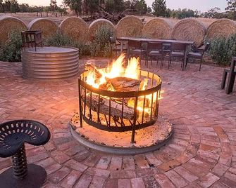 Burraburoon - Hay - Binnenhof