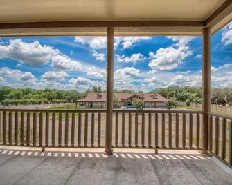 Old Mills Resort Om A6 - New Braunfels - Balcony