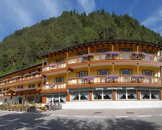 Hotel Zanon - Ziano di Fiemme - Edificio