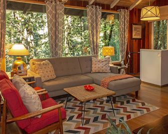 Big Bertha's - Guerneville - Living room