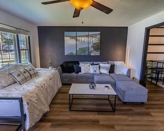 Newvillafirepit+ Bbq+ Massagechair+newrivergorge - Oak Hill - Living room