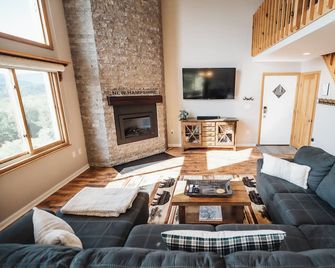 Summit Vista • 3br Mountain Paradise • Best Views in NH - Intervale - Living room