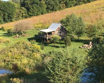 1850 Rustic Cabin 20acre Prairie 3stocked Ponds - Bellevue - Vista del exterior