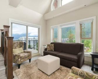 3BR Lakeside Unit in Harrison - Hope