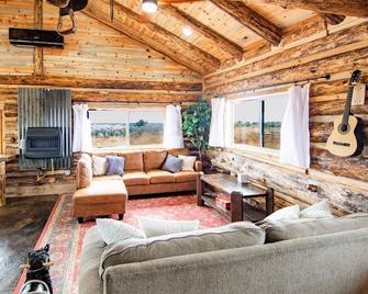Scenic Mustang Cabin - Blanding - Living room