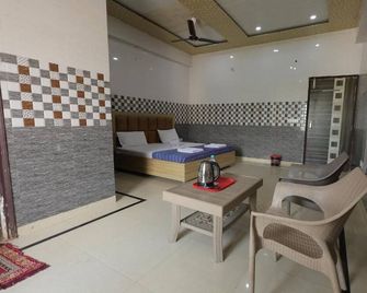 Omji Ashram - Kishori Kripa Dham - Vrindavan