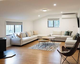 Pokolbin Cottages - Pokolbin - Living room