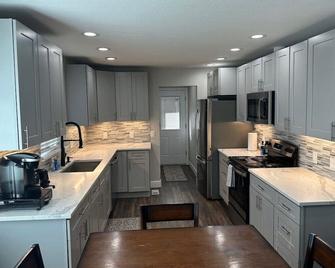 Island In The City - Awesome 3 Br 2 Ba 15 Min From Dia Dt Anschutz - Commerce City - Cocina