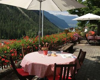 Hotel Schöntal - Bergün Filisur - Patio