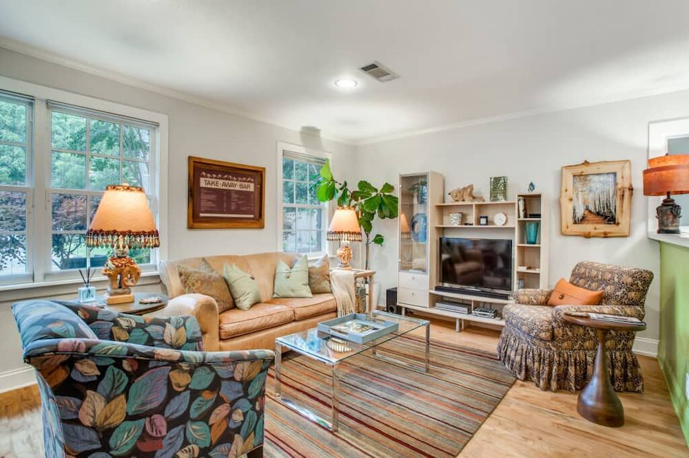 Stone Cottage Guest House at White Rock Lake - דאלאס - סלון