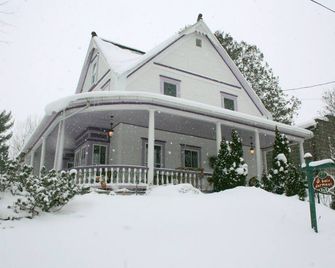 أو بوا دورمانت - ماجوج - مبنى