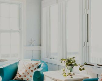 Trestles Beach Front Cottage - South Kingstown