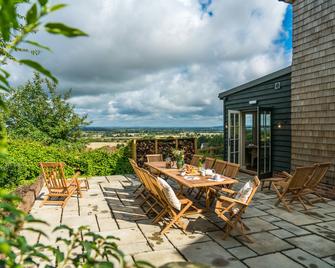 The Three Daggers - Westbury - Uteplats