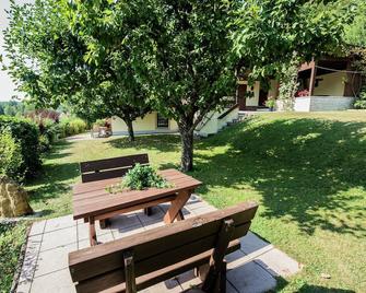 Modish Apartment in Plankenstein near Forest - Waischenfeld - Patio