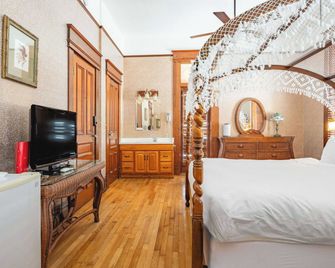 Classic King- Curry Mansion with Heated Pool! - Key West