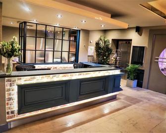 The Lansdowne Hotel - Belfast - Front desk