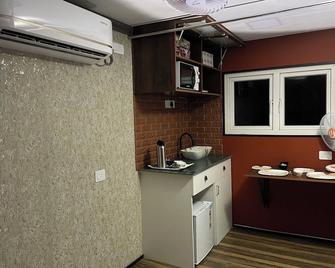 Jungle Cabin close by sea - Visakhapatnam - Kitchen