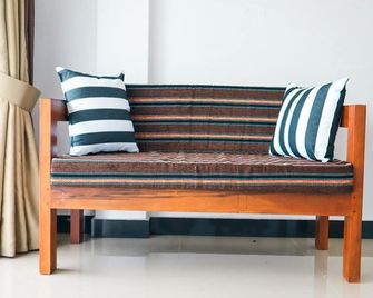 Duet Hearts - Ella - Living room