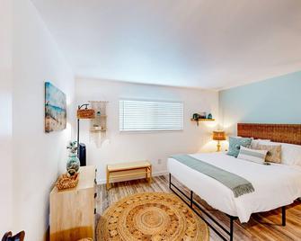 Pacific Street Hideaway, Unit 2 - Oceanside - Bedroom