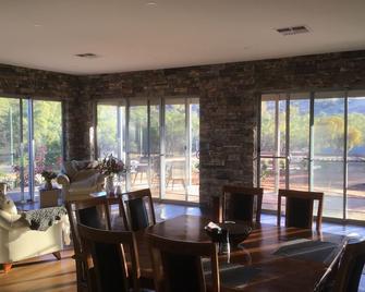 Toodyay Upon Avon boarding for Rest and Relaxation. Owner in residence. - Toodyay - Comedor