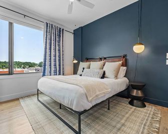 8 Min to Broadway-Balcony-Walkable-2 King Beds - Nashville - Bedroom