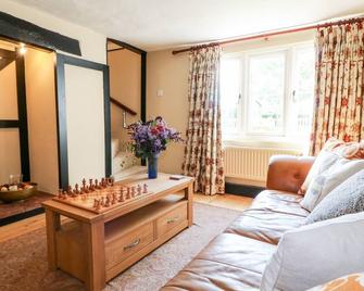 Bluebell Cottage - Rugeley - Living room
