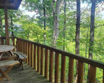 Riverview Motel - Mammoth Spring - Balcony