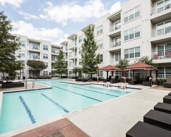 Home away from home/pet friendly stylish cozy 1 bedroom apartment with pool - Dallas - Pool