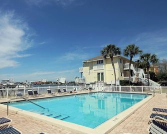 #8121 Studio just steps from our Private Beach! Free beach service included! - Destin - Pool