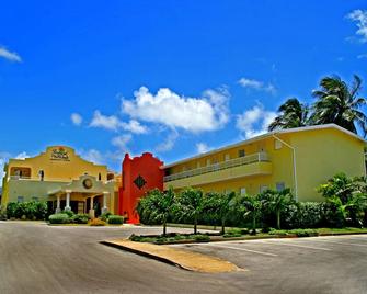 Tropical Winds Apartment Hotel - Charnocks - Building