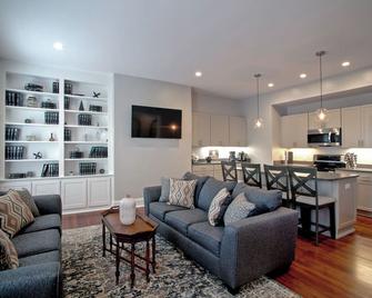 Sophisticated Historic Remodeled 9 bedroom Home - Savannah - Sala de estar