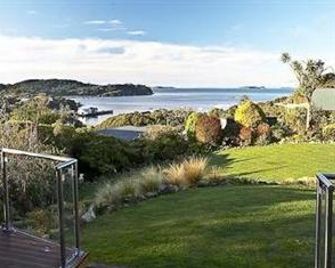 Sails Ashore Lodge - Stewart Island - Balcony