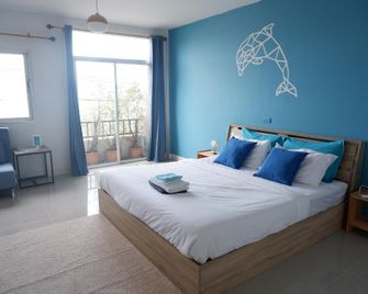 Turtle Rooms - Turtle Room with Private Bathroom - Пхукет - Спальня