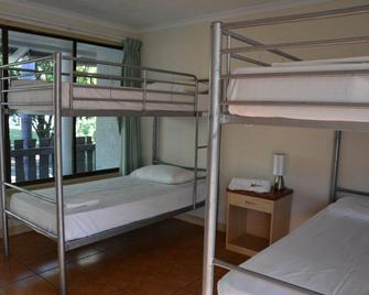 Base Airlie Beach Resort - Airlie Beach - Bedroom