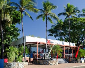 Base Airlie Beach Resort - Airlie Beach