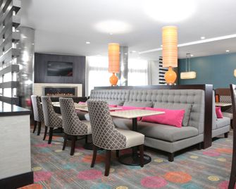 Holiday Inn Express Moline - Quad Cities By IHG - Moline - Salónek