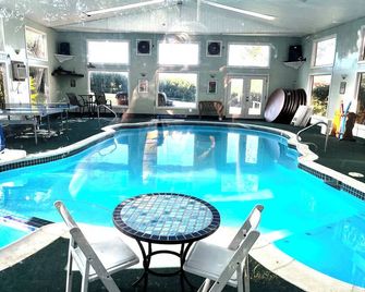 Waterfront,3 acre,8BR,Events,Lake Conroe Weddings,Ind pool,Pickleball - Willis - Pool