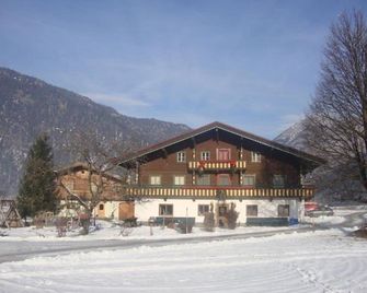 Mussbachhof - Four-bed room with shower, WC - Saalfelden - Building