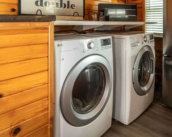 Pet Friendly Lake Geneva Getaway for 6 - Lake Geneva - Wäscheservice