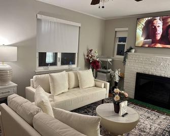 Single Family House in Arlington - Arlington - Sala de estar