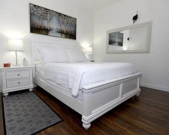 A Touch of English B&B - Kelowna - Bedroom