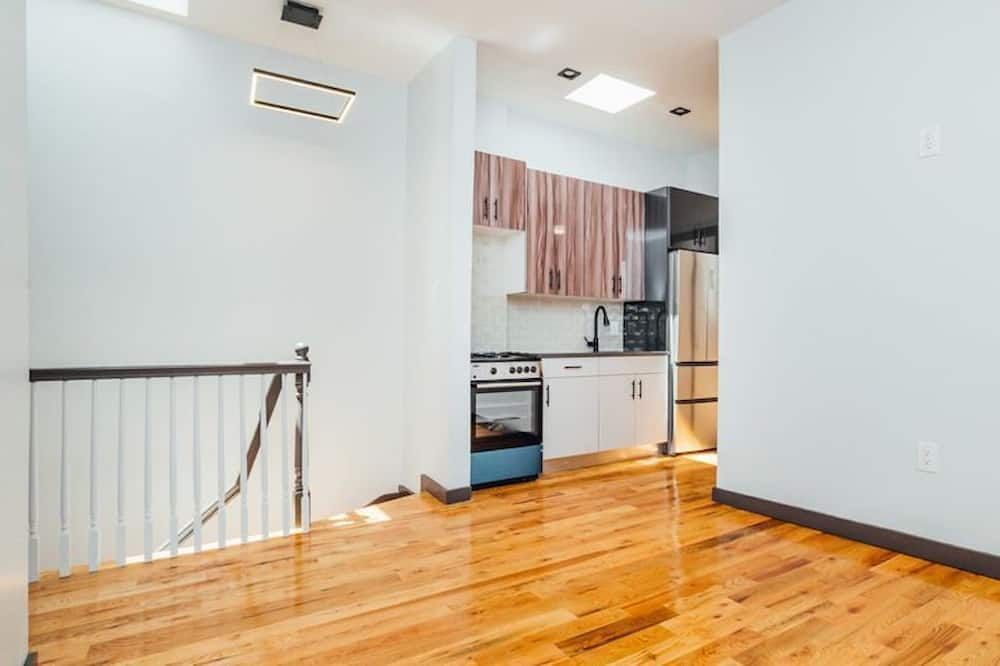 Lovely Skylight 2 bedroom apartment - New York - Kitchen