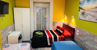 Hostal Numancia - Madrid - Bedroom