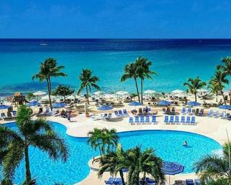 Royal Islander Club Resort La Plage - 辛普森灣 - 游泳池