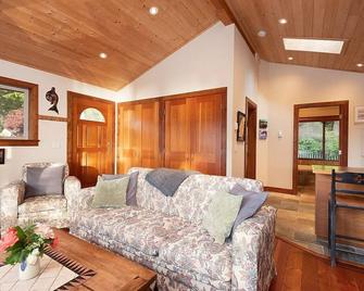 Caboose - Bowen Island - Living room