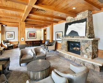 Ski In Out Luxury Condo 1221 I Hot Tub I Great Views I Best Price I Free Adventures Daily - Winter Park - Living room