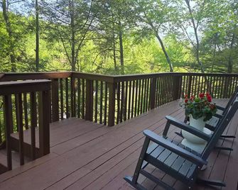 Waterfront Oasis on 2 Acres: Private Dock + Allegheny Access - Ford City - Balcón