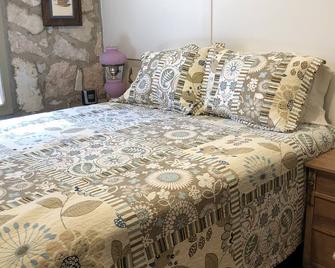 Pedasito Del Rio Just Steps from the Beautiful Guadalupe River - Hunt - Bedroom
