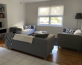 TenThirtyFour - located at Palm Beach - Palm Beach - Living room
