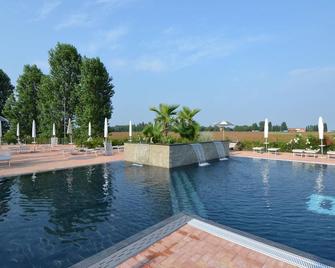 Apartment in Codigoro near Abbazia di Pomposa - Codigoro - Bể bơi